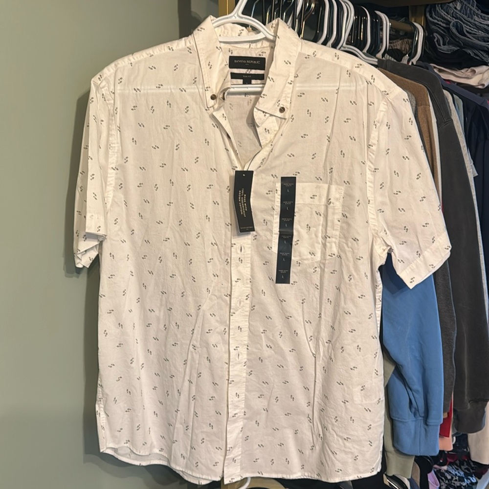 Banana Republic short sleeve/slim fit button up shirt!